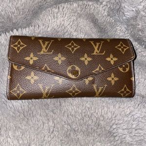 AUTHENTIC Louis Vuitton Sarah Wallet